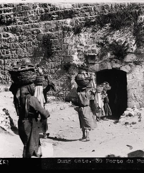 Dung Gate 1940