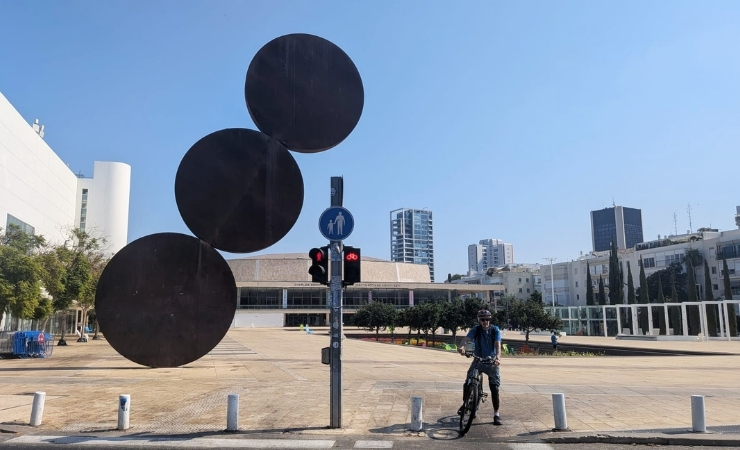 Three Circles Sculpture Habima Tel Aviv